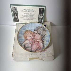 Edna‎ Hibel A Time To Embrace Collectors March Of Dimes Porcelain Plate 1990